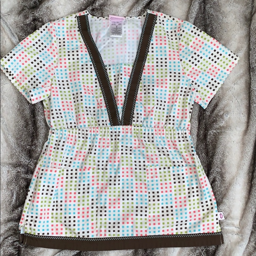 Skechers scrub top size small